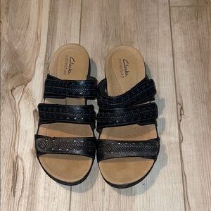 CLARKS Collection (EUC) Women's Black Velcro Strap Leather SlipOn Sandals Size 8